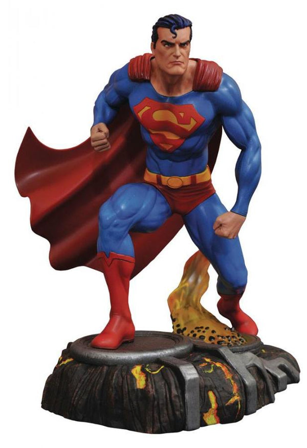 DC Gallery PVC Statue Superman 25 cm